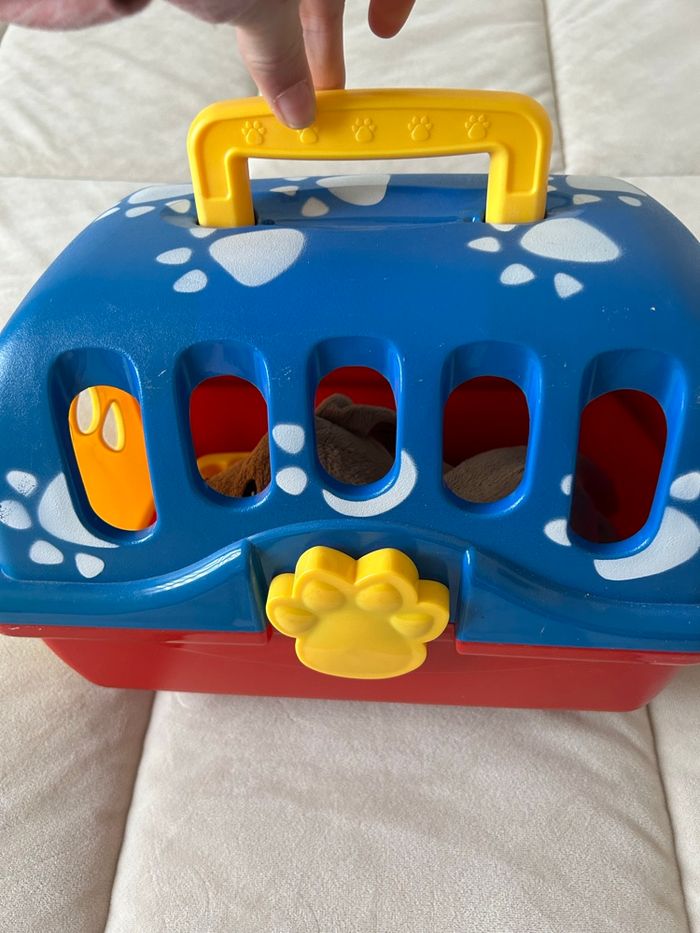 Petit chien et sa cage niche portable - photo numéro 4