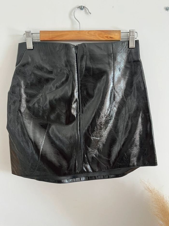 Jupe en similicuir noire Zara - photo numéro 5