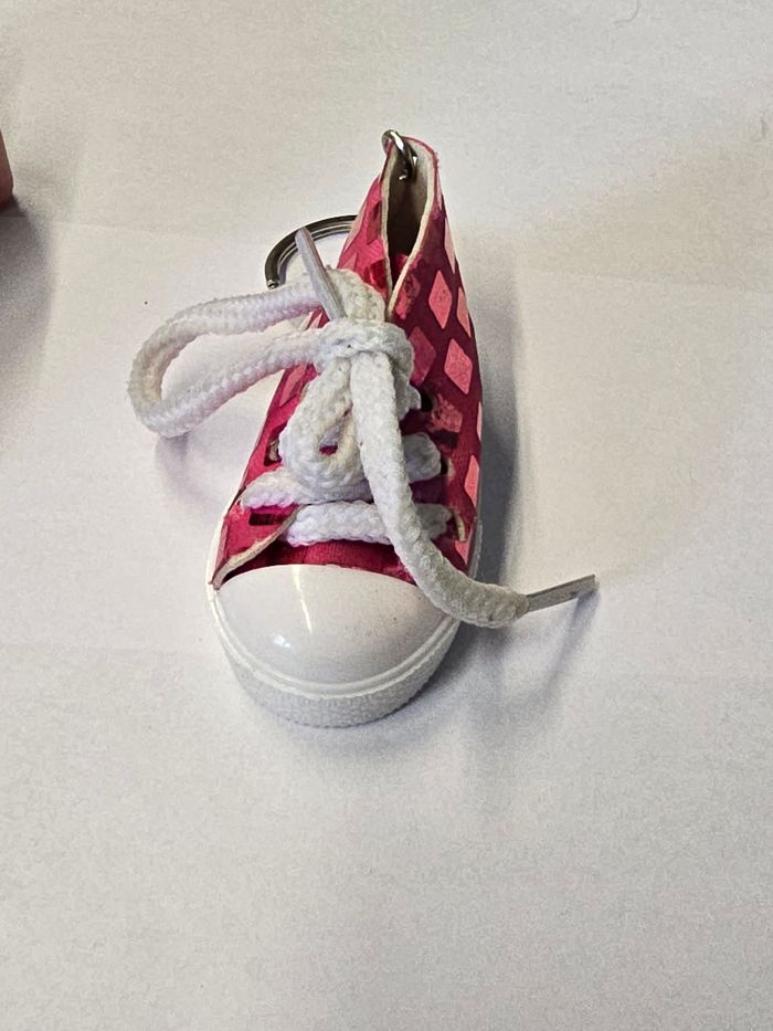 Porte clés chaussures rose - photo numéro 2
