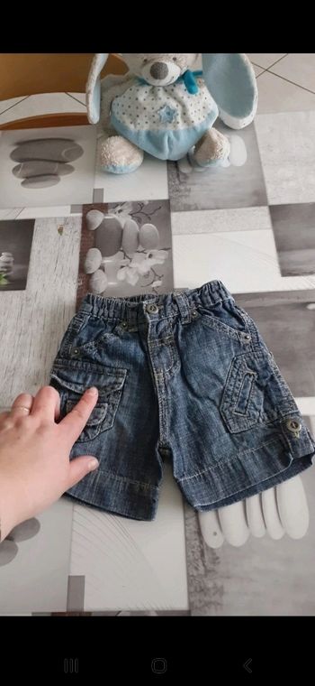 Short jeans taille 9 mois
