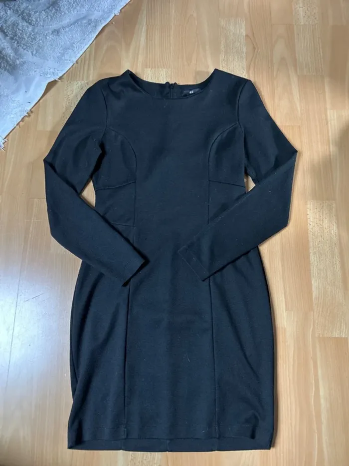 Robe Noire Cintrée
