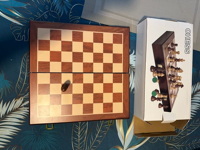 ♟️ Jeu d’échecs magnétique en bois – Pliable – Excellent état - photo numéro 2