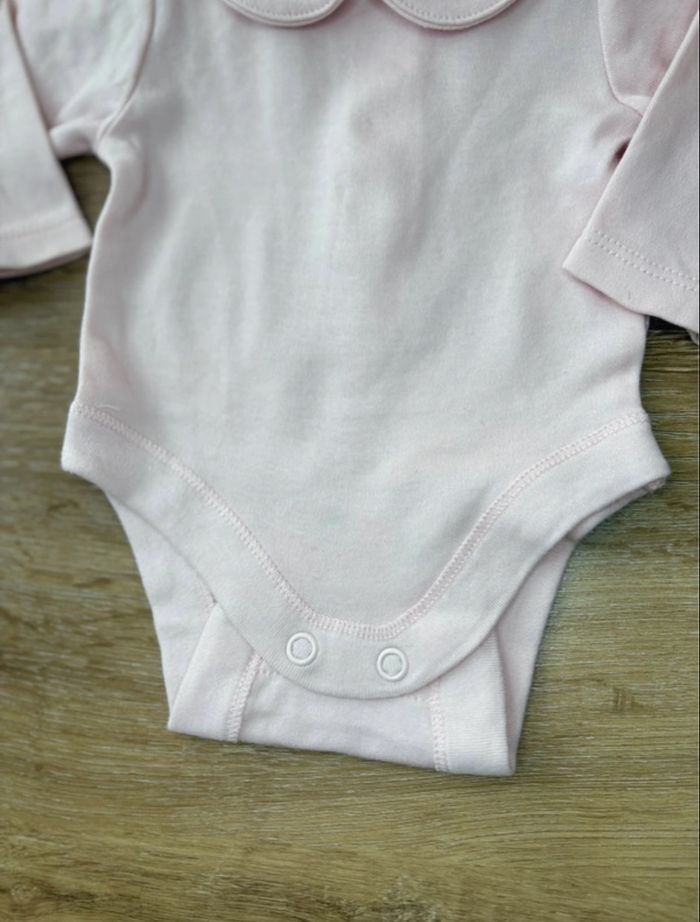 Body rose pâle avec un joli col - 1 mois - photo numéro 4
