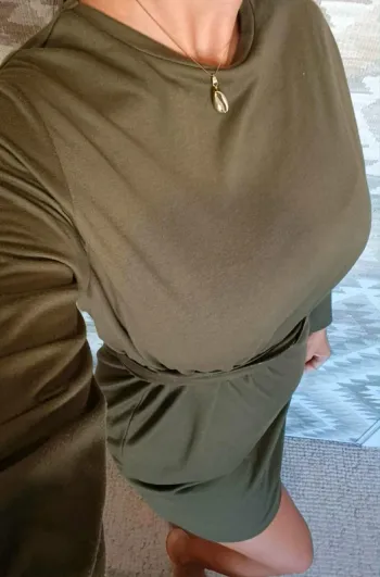 Robe Zara Kaki S avec fine ceinture intégrée assortie et manches évasées