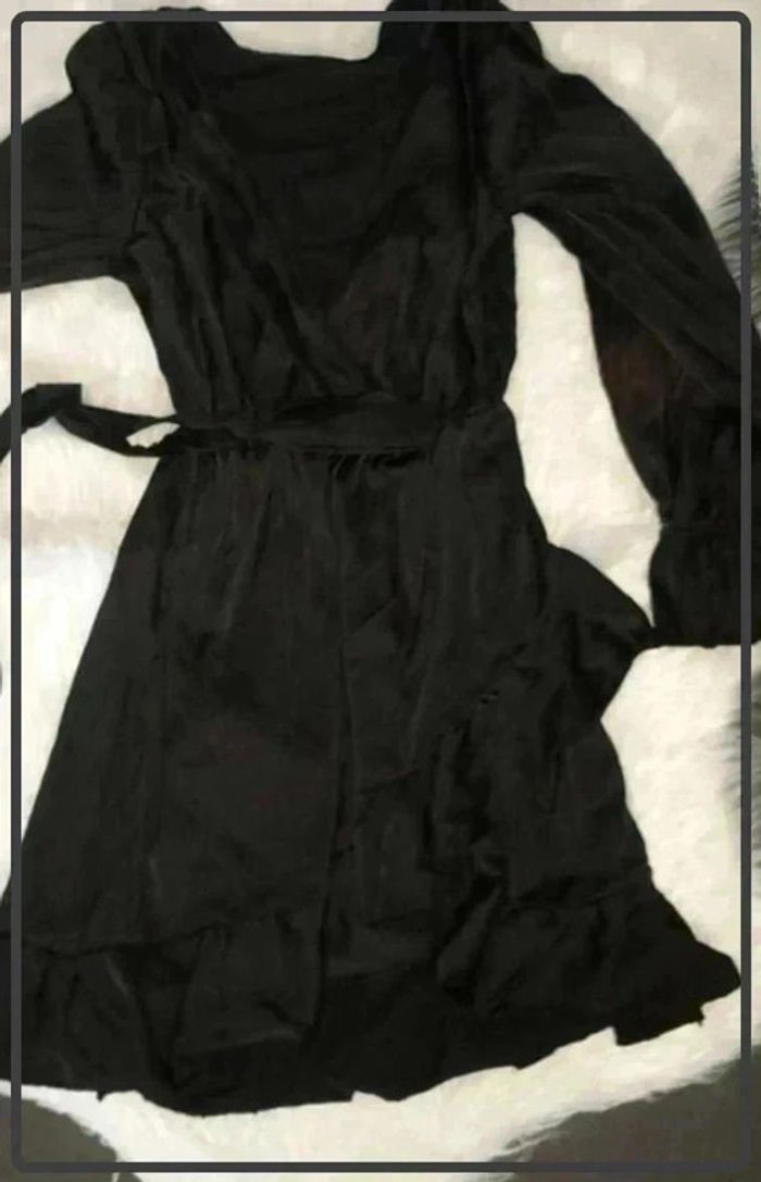 Robe  noire taille  36 - photo numéro 2