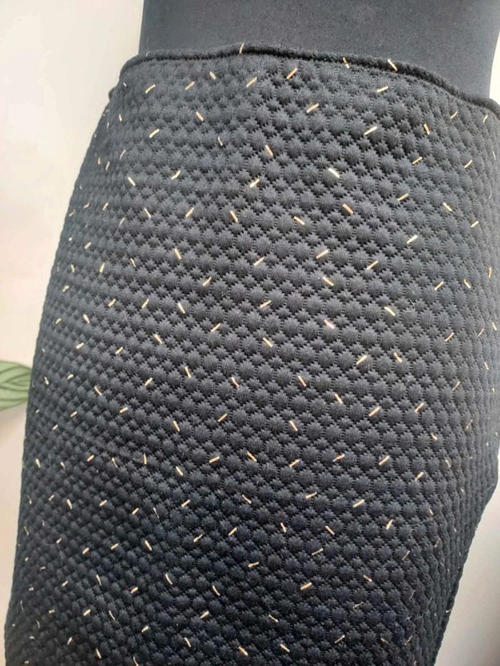 Jupe Camaïeu noire et dorée
Taille M - photo numéro 2