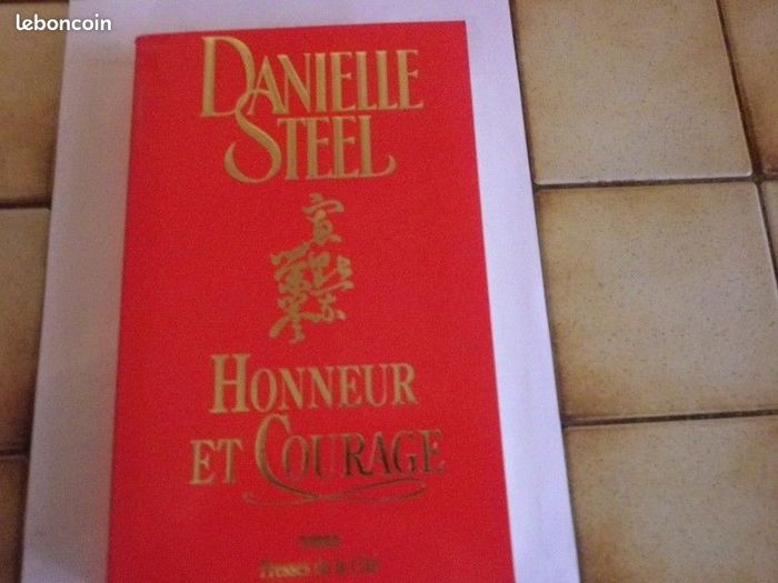 Livre Honneur et courage - Danielle Steel (Auteur)- Vassoula Galangau (Traduction) - photo numéro 4