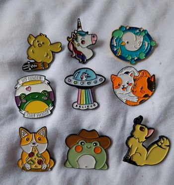 Pins caneton, licorne ovni , chat, chien