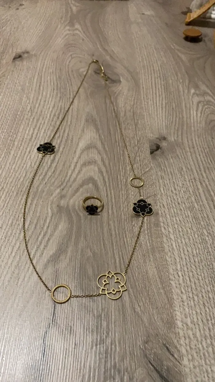 Collier fantaisie et sa bague