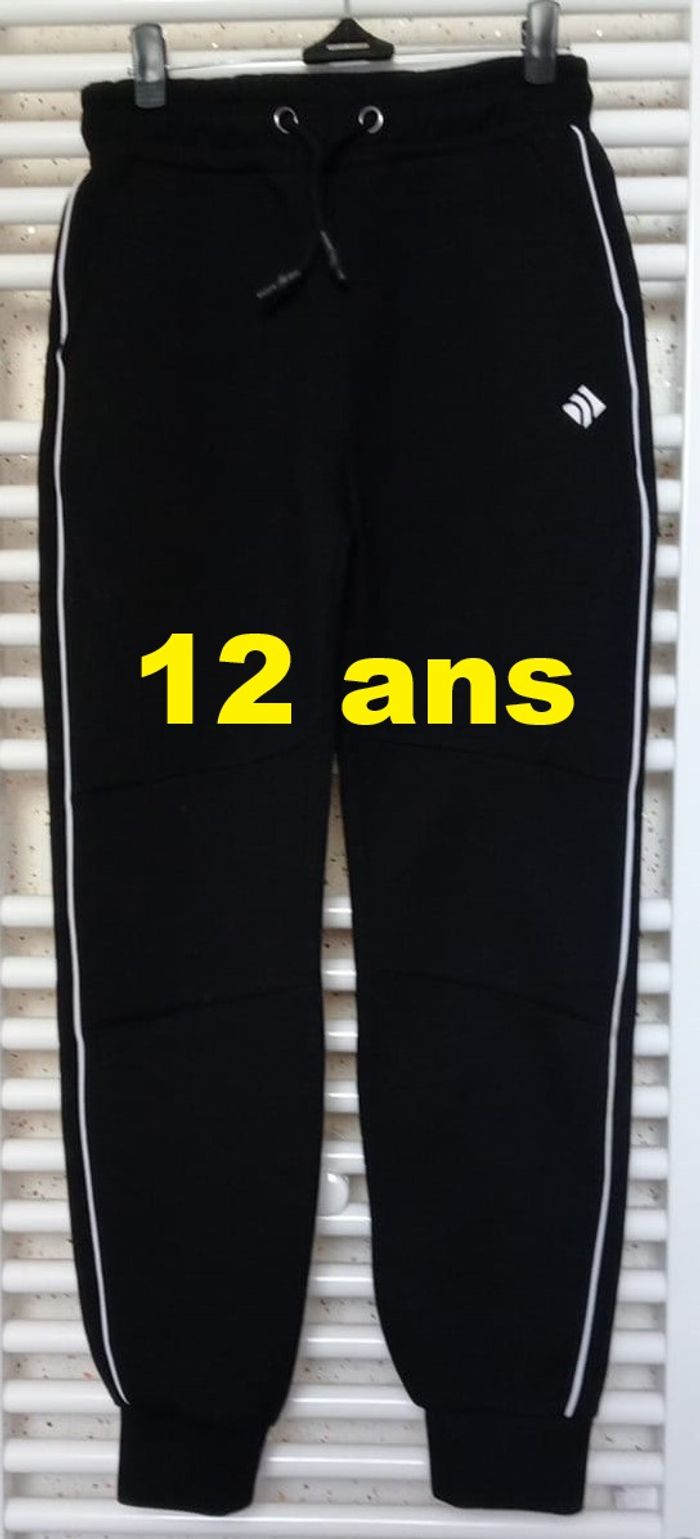 Pantalon de sport noir blanc Kiabi Taille 12 ans
