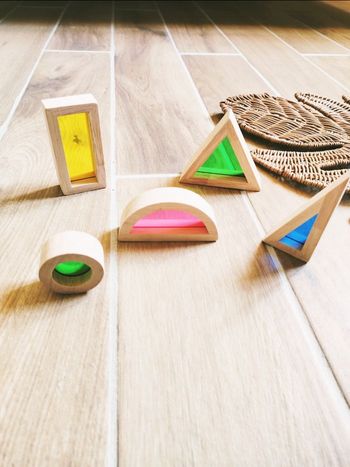 🌈 Jeu d'éveil  - Lot de 5 blocs en bois d'hevea avec miroirs prismes multicolores - JB935