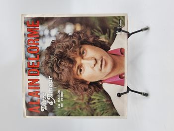 Vinyle 45 tours Alain Delorme : Livre d’Amour (La Maison de Verre) avec fourreau