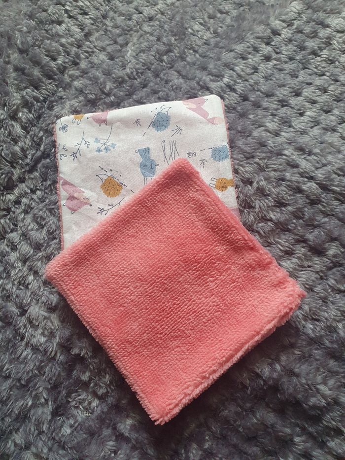 Lot de 10 lingettes bambou rouge tissu motif petits animaux de la forêt