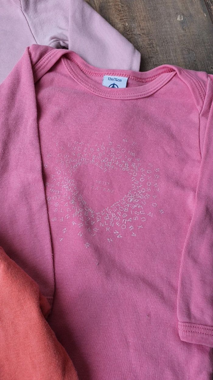 Lot de body petit bateau 12 mois en très bon état 🙂 sauf un tâché - photo numéro 3