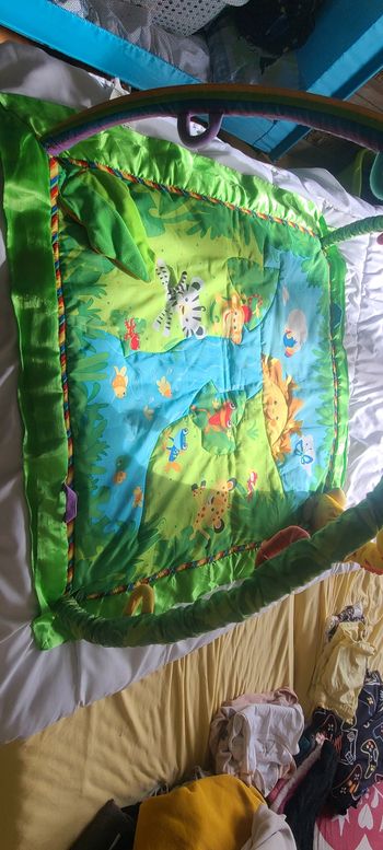 Vetement et tapis d éveil bébé