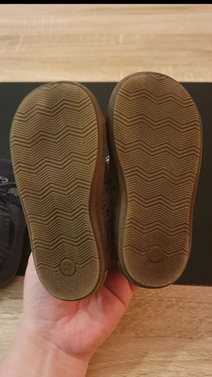 Lot de 2 paires de chaussures pointure 21 - photo numéro 5