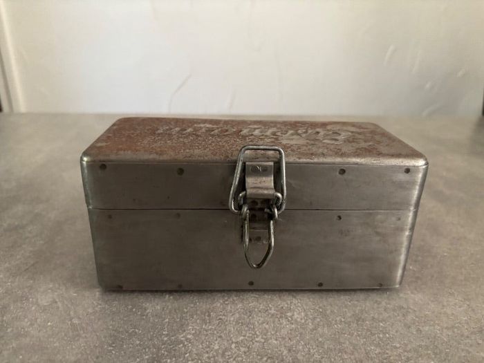 Boîte métal vintage