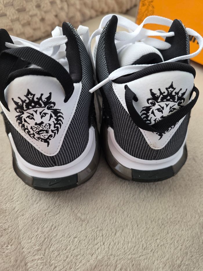 Basket nike lebron witness VII neuf pointure  44 original - photo numéro 4