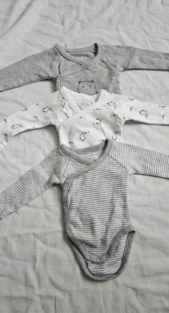 Lot de 3 bodies bébé à manches longues très  Bon état