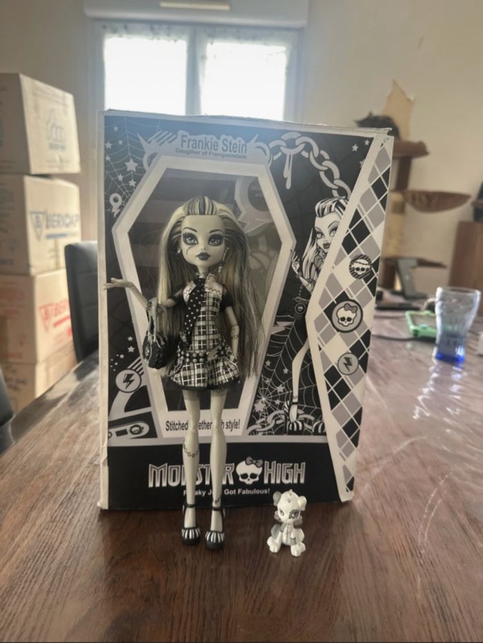 Customs Monster high frankie sdcc