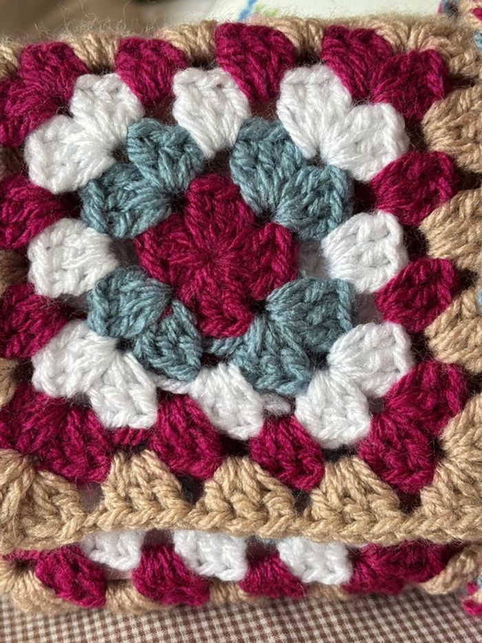 Pochette protège livre, crochet Granny square - photo numéro 3