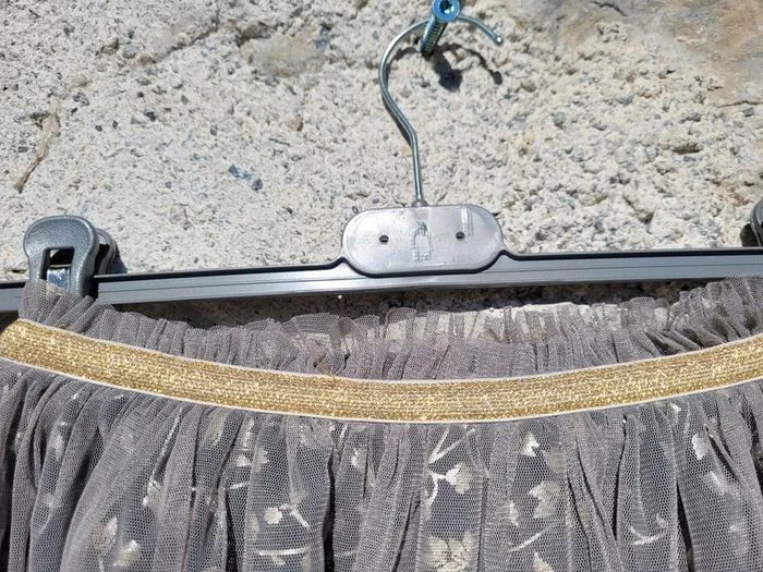 Gémo, jupe de fêtes, tulle,motifs feuilles dorées sur noire, 10 ans - photo numéro 7