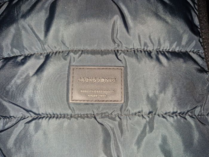 Doudoune sans manches Jack & Jones taille S NEUF - photo numéro 2