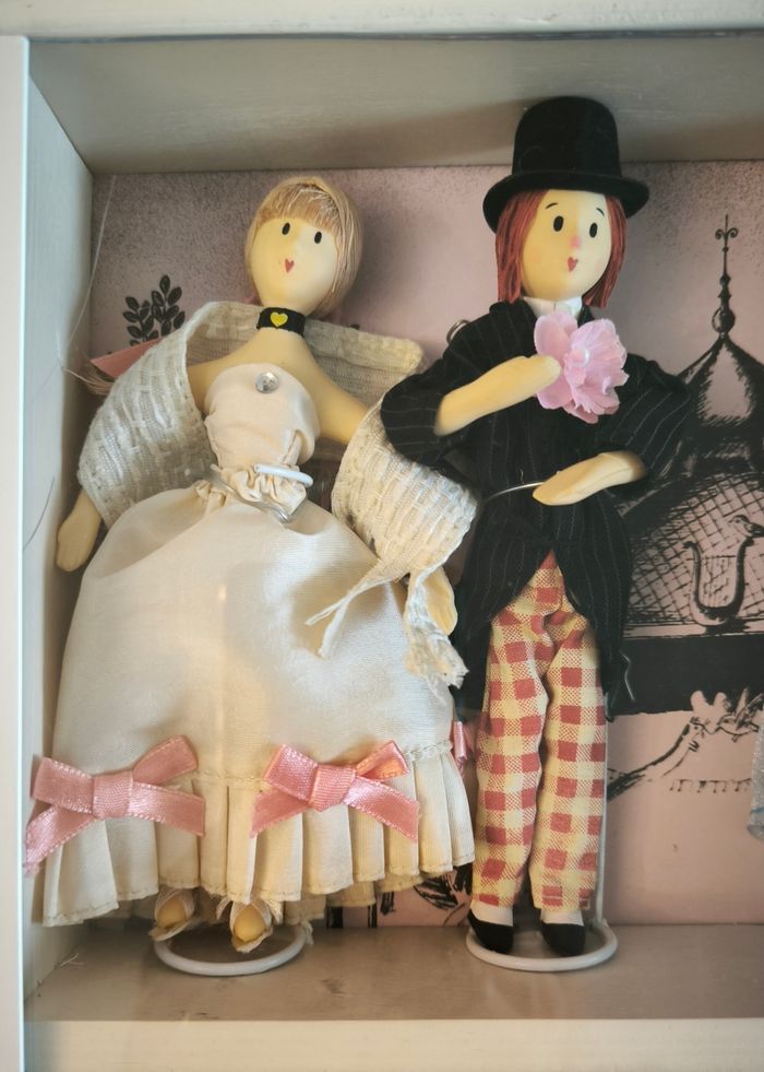 Vitrine " Les Poupées de Peynet " + accessoires - photo numéro 4