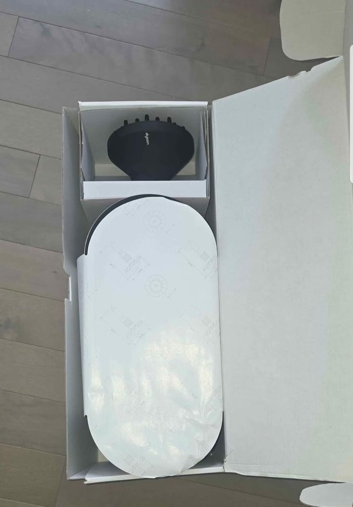 Brosse à cheveux Dyson Airwrap neuf , avec tous ses accessoires et sa boîte d'origine. - photo numéro 4