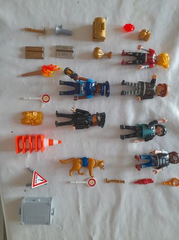Lot playmobil policiers voleurs