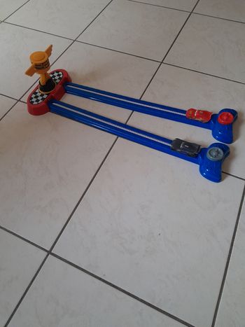 Jeu de course Piston Cars