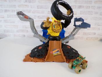 Circuit - Arène Monster Truck - Combat - Gorzilla - Hot Wheels