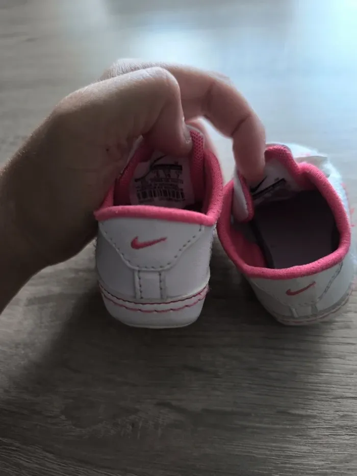 Baskets scratch Nike bébé taille 16 - photo numéro 7