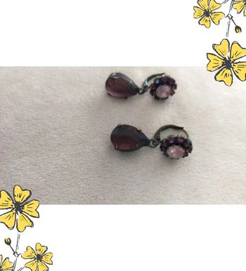 Boucles d’oreilles vintage goutte & strass violets – Collection Nuances de Rose