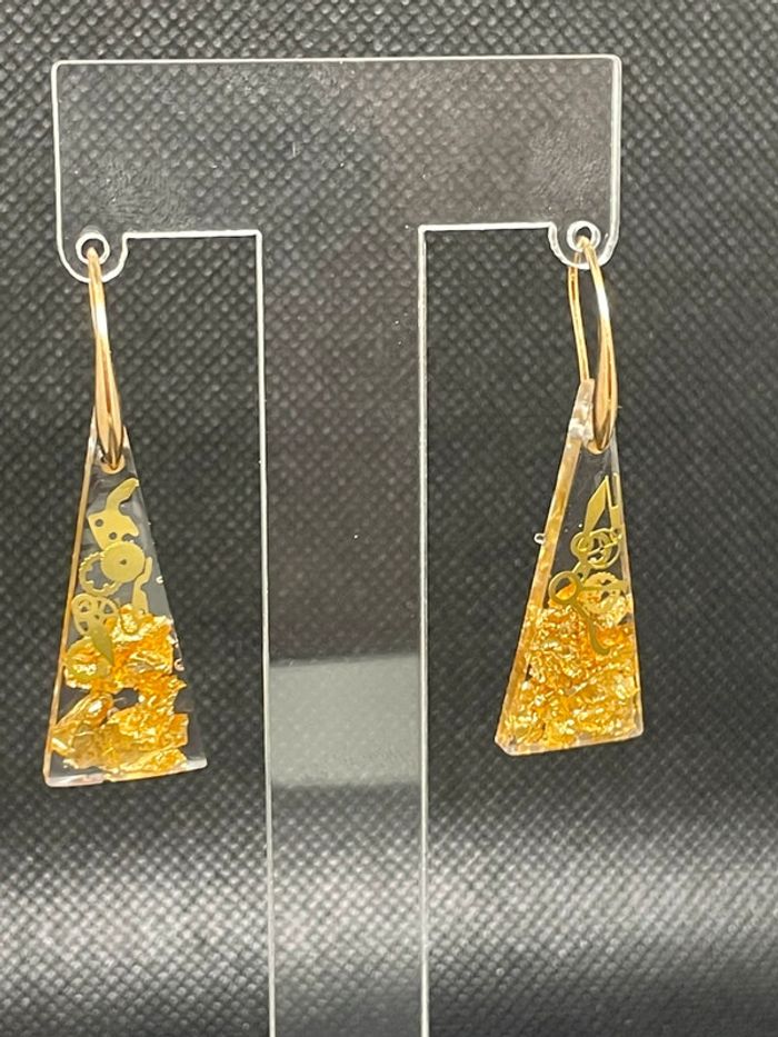 Boucles d’oreilles résine, paillettes et aiguilles - photo numéro 3