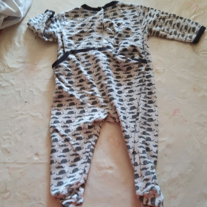 4 pyjamas 12 mois - photo numéro 14