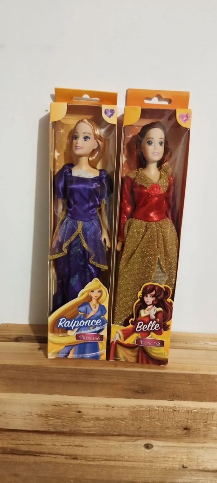 Lot de deux barbies