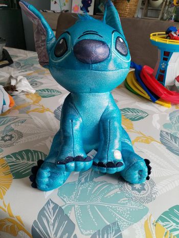 Grosse peluche musicale Stitch
