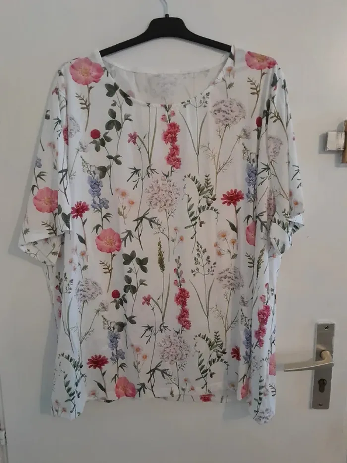 Haut blanc à thème floral, taille 7XL, manches courtes