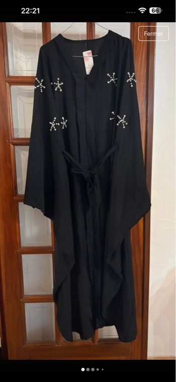 Robe manche papillon. 