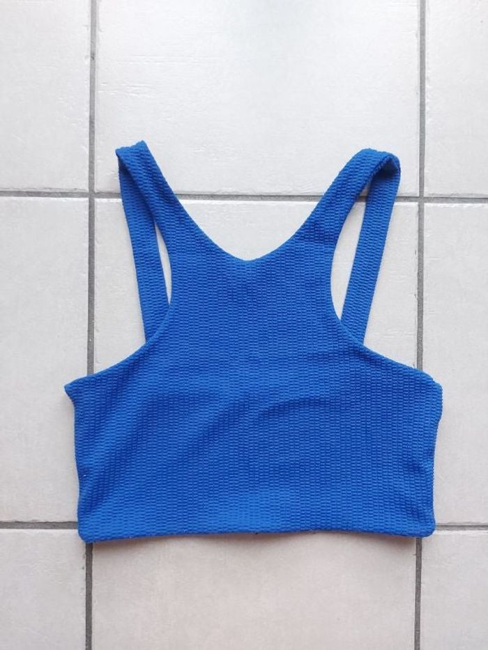 Top court sans manche bleu Zara