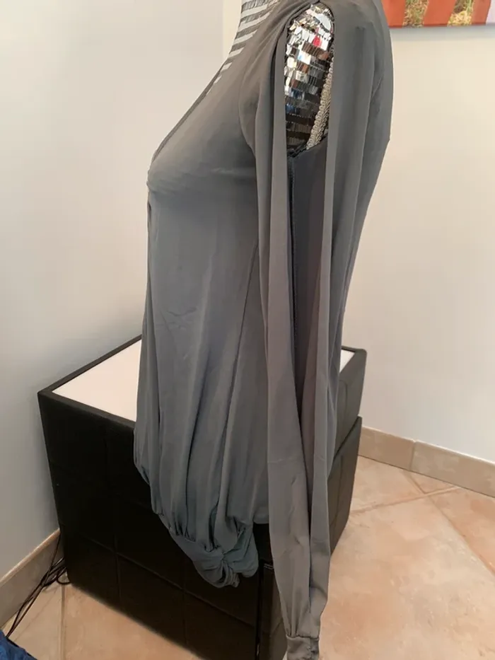 Robe avec bijoux taille 38 - photo numéro 3
