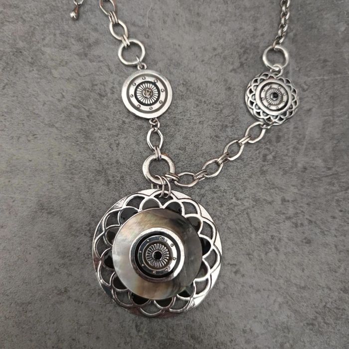 collier métal argenté et nacre - photo numéro 2