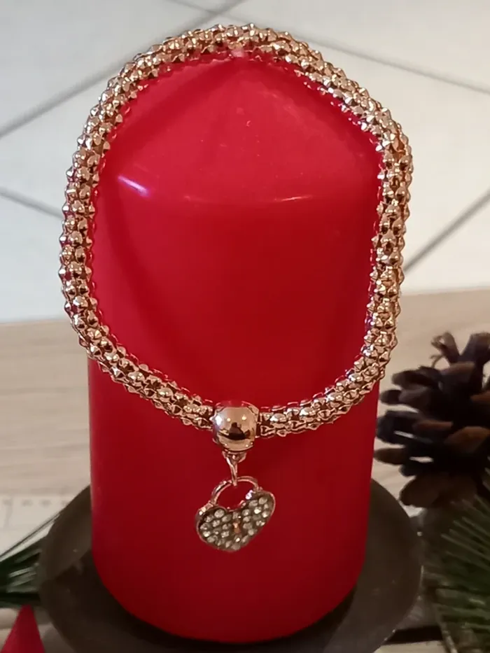 Bracelet fantaisie avec un coeur