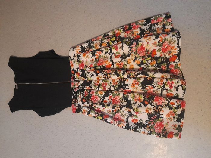 Robe en très bon état - photo numéro 3