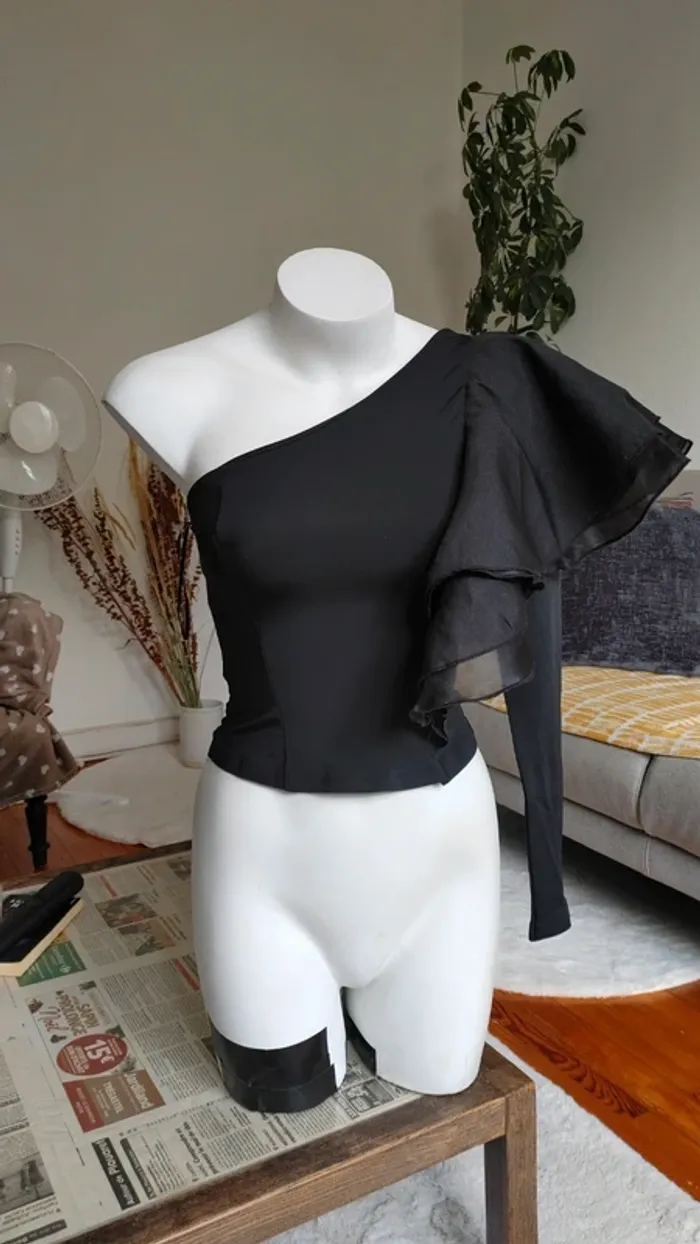 Magnifique top one shoulder volant polyamide nylon - photo numéro 2