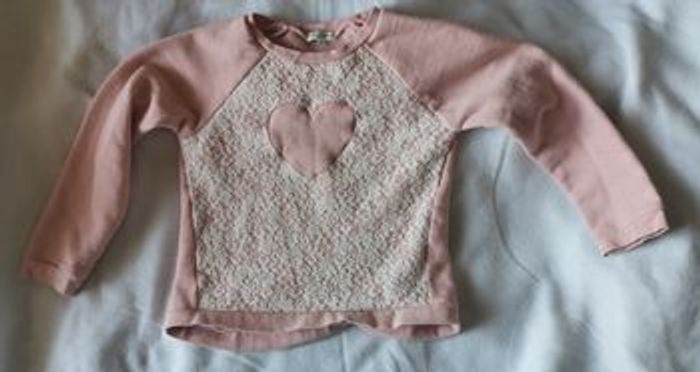 Sweat 8 ans "vieux rose" avec dentelle et motif cœur - photo numéro 3
