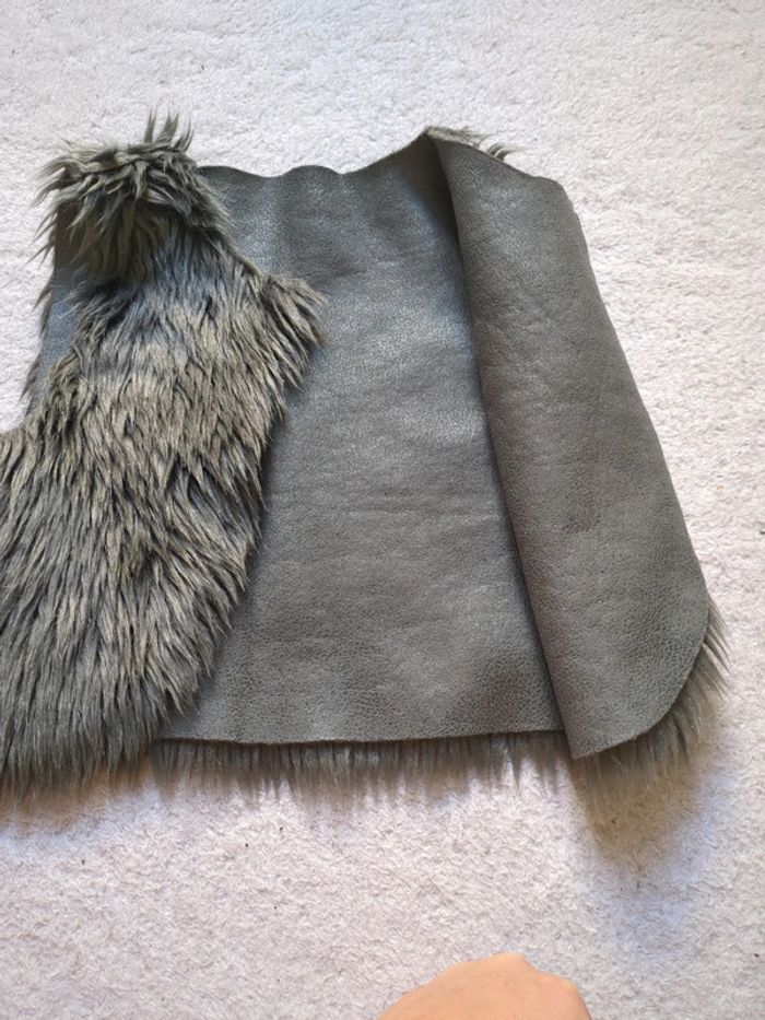 Veste gilet sans manche grise fausse fourrure tao 3 ans - photo numéro 2