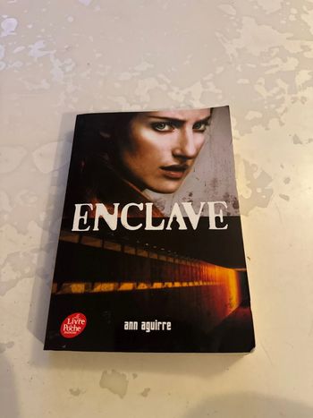 Livre enclave - tome 1 - ann aguirre