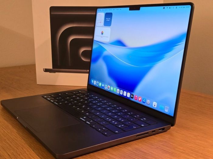 Je vends un MacBook Pro 14" (nov. 2023) en parfait état, comme neuf - photo numéro 3
